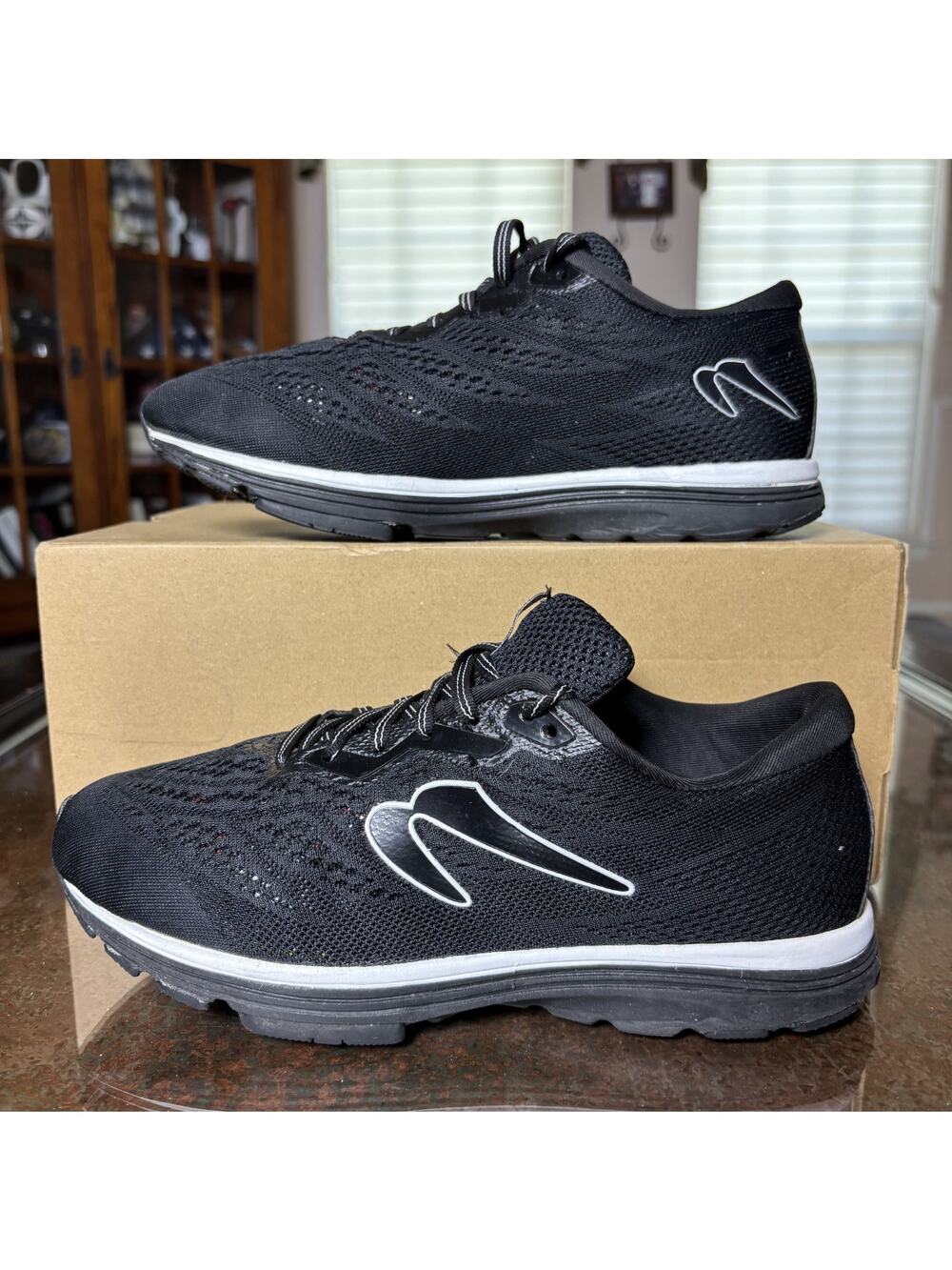 Newton Fusion 2 Shoes Unisex 8 M/ 9.5 W Black Road Running Athletic Gym Sneakers